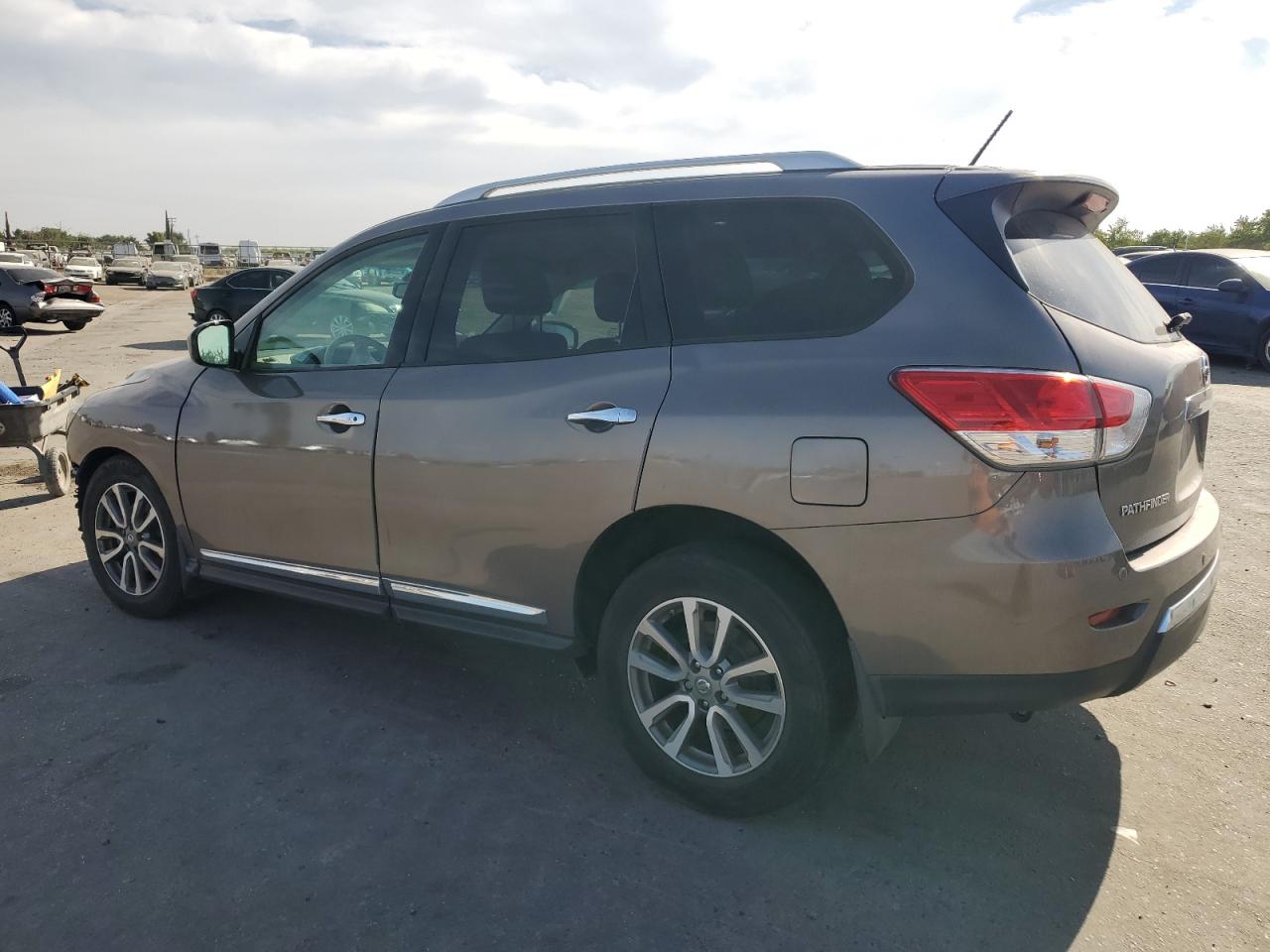 Image 2 of 2013 NISSAN PATHFINDER S 2013 with VIN 5N1AR2MM7DC681504