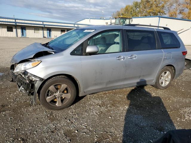 2016 TOYOTA SIENNA LE 2016 image