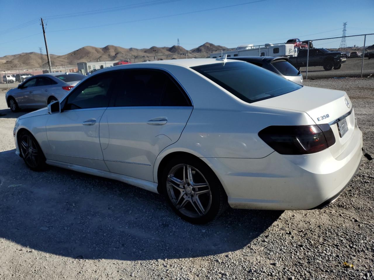 Obraz 2 z 2013 MERCEDES-BENZ E 350 2013 z VIN WDDHF5KB3DA733310