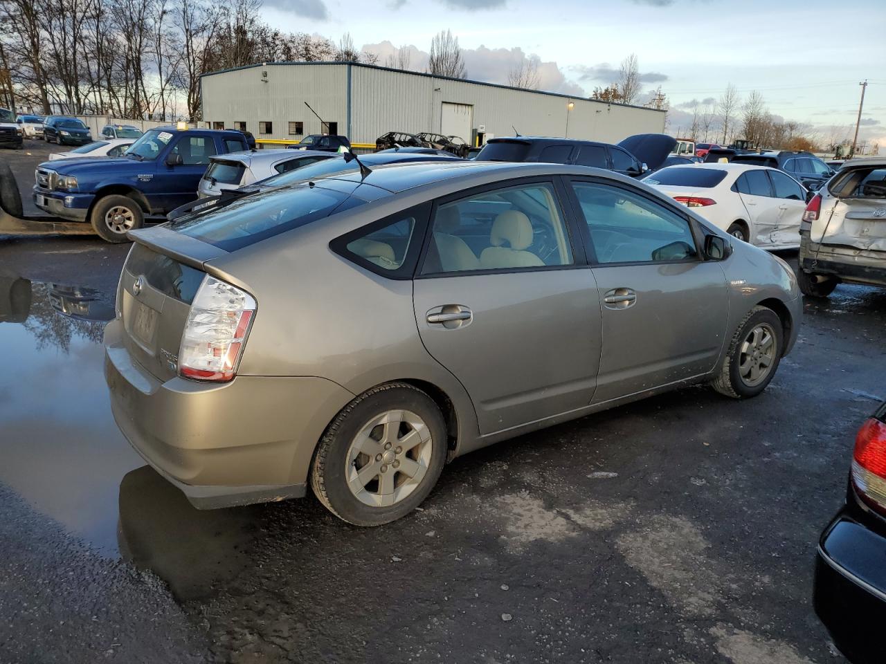 Image 3 of 2007 TOYOTA PRIUS  2007 with VIN JTDKB20U677618457