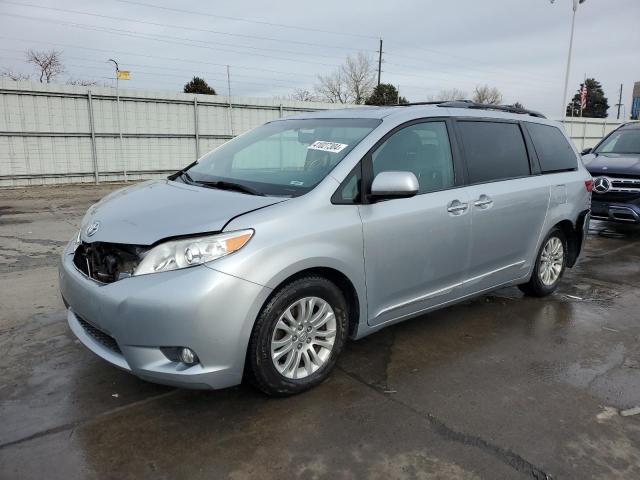 2015 TOYOTA SIENNA XLE 2015 image
