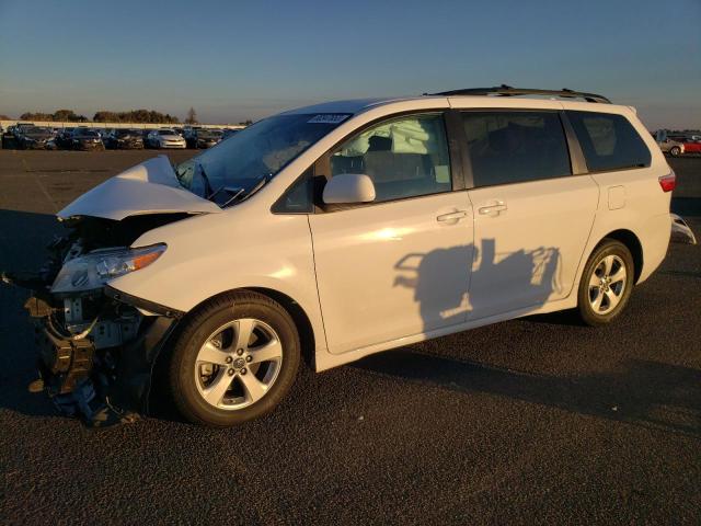 Obraz 1 z 2018 TOYOTA SIENNA LE 2018 z VIN 5TDKZ3DC9JS952563