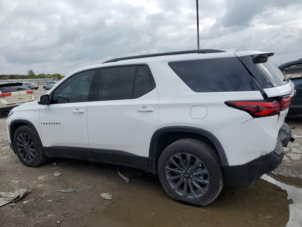 Изображение 2 2022 CHEVROLET TRAVERSE RS 2022 с VIN 1GNEVJKW0NJ184802