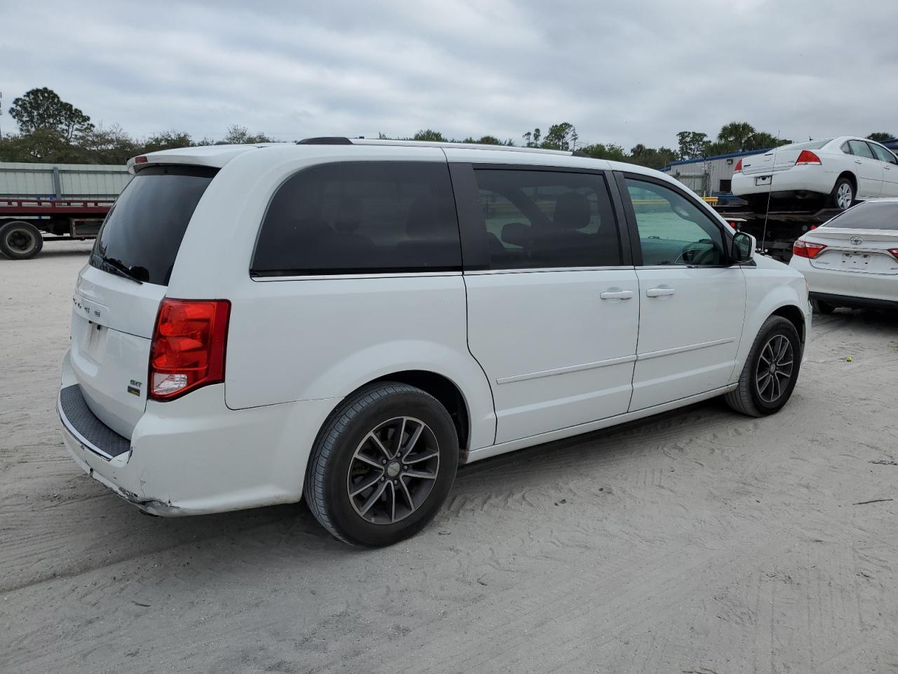 Изображение 3 2017 DODGE GRAND CARAVAN SXT 2017 с VIN 2C4RDGCG0HR677502