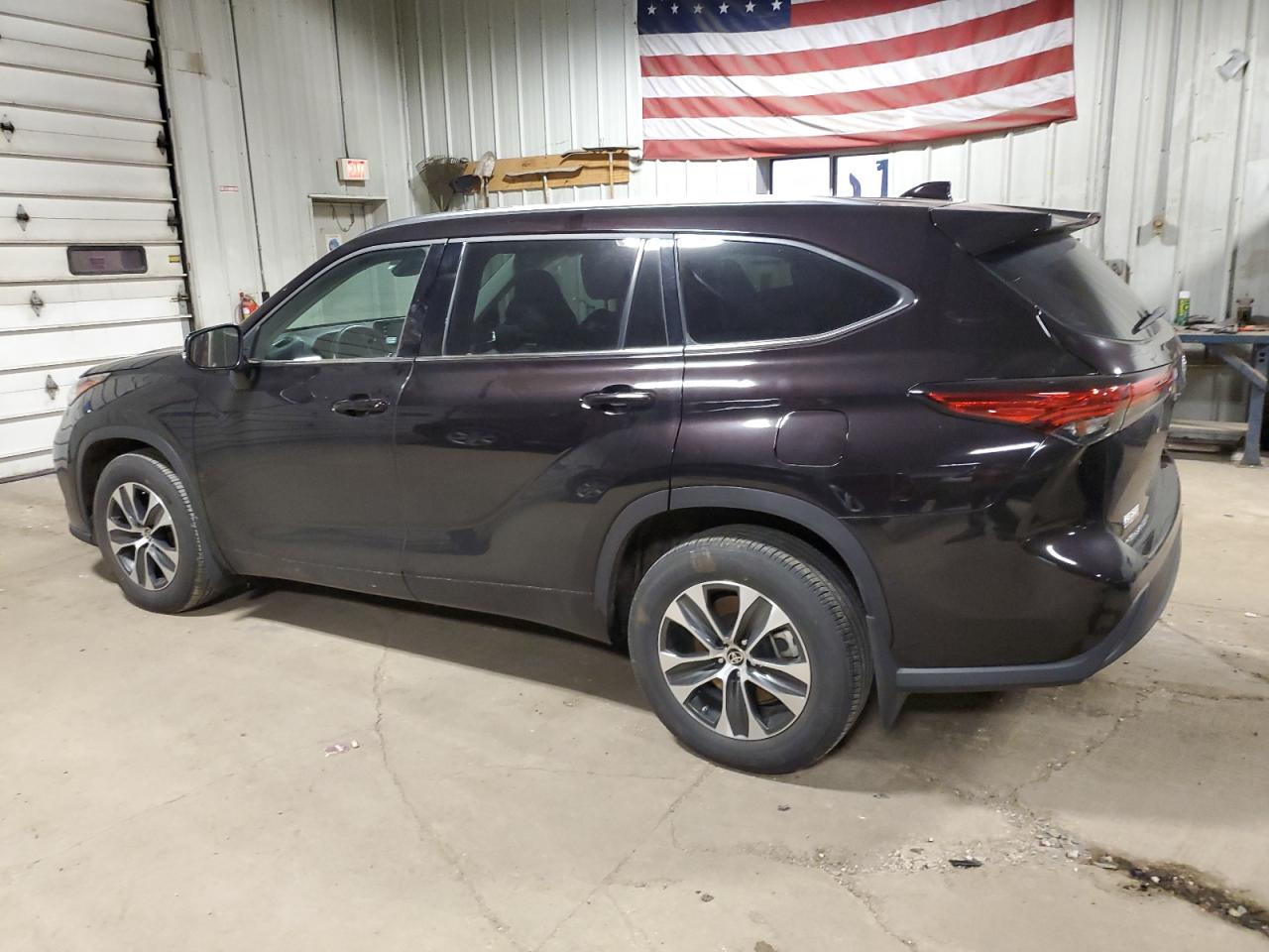 Obraz 2 z 2021 TOYOTA HIGHLANDER XLE 2021 z VIN 5TDGZRBH5MS106703