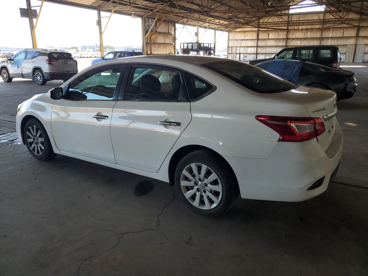 Obraz 2 z 2018 NISSAN SENTRA S 2018 z VIN 3N1AB7AP7JY330103