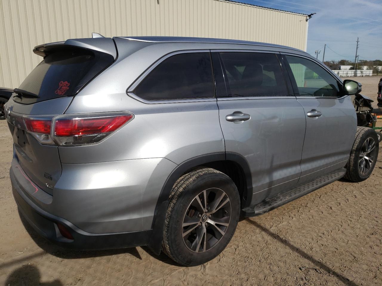 Obraz 3 z 2016 TOYOTA HIGHLANDER XLE 2016 z VIN 5TDKKRFHXGS160737