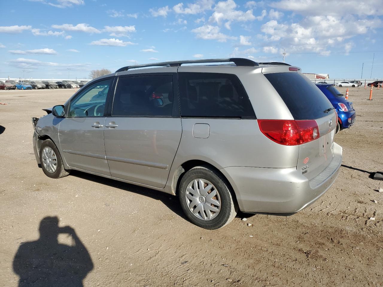 Image 2 of 2007 TOYOTA SIENNA CE 2007 with VIN 5TDZK23C57S082205