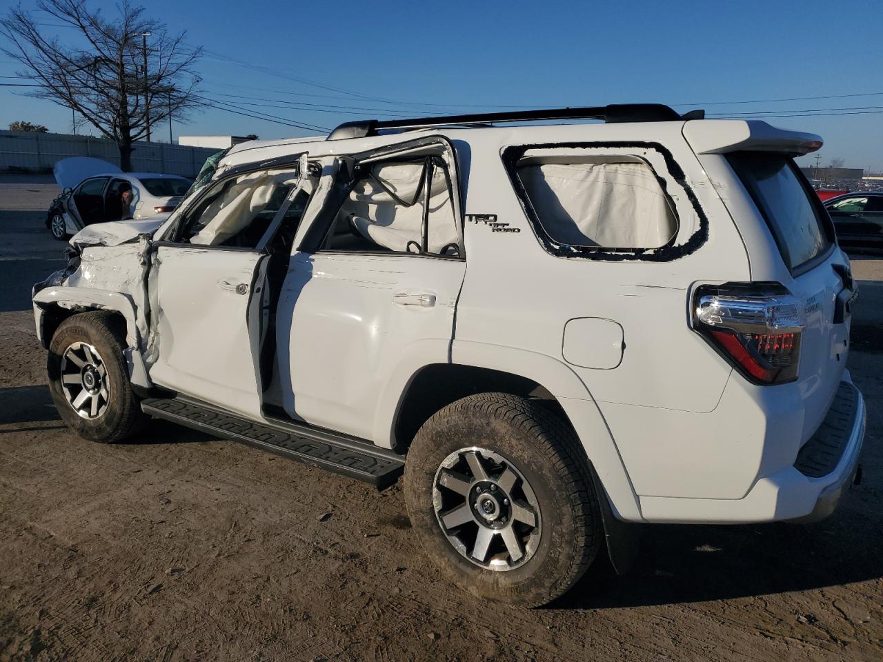 Изображение 2 2023 TOYOTA 4RUNNER SE 2023 с VIN JTERU5JR2P6169672