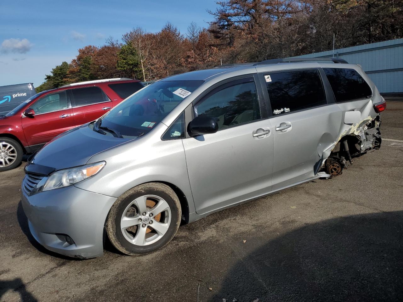 Image 1 of 2015 TOYOTA SIENNA LE 2015 with VIN 5TDKK3DC1FS555893