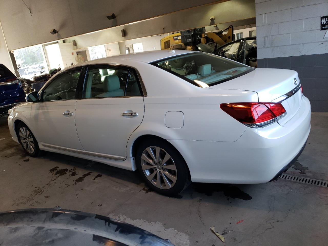 Image 2 of 2011 TOYOTA AVALON BASE 2011 with VIN 4T1BK3DB8BU391762
