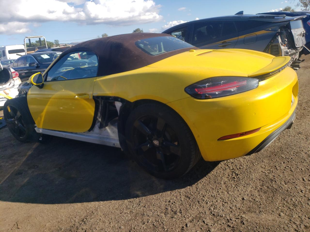 Image 2 of Porsche Boxster Base 2019 with VIN WP0CA2A87KS211262