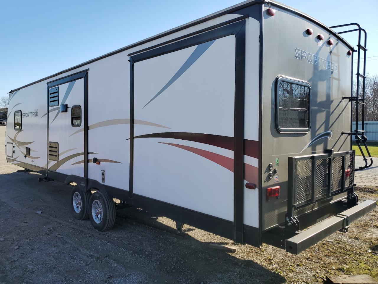 Image 3 of 2016 SPOR TRAVELTRLR 2016 with VIN 4EZT13221G5098686