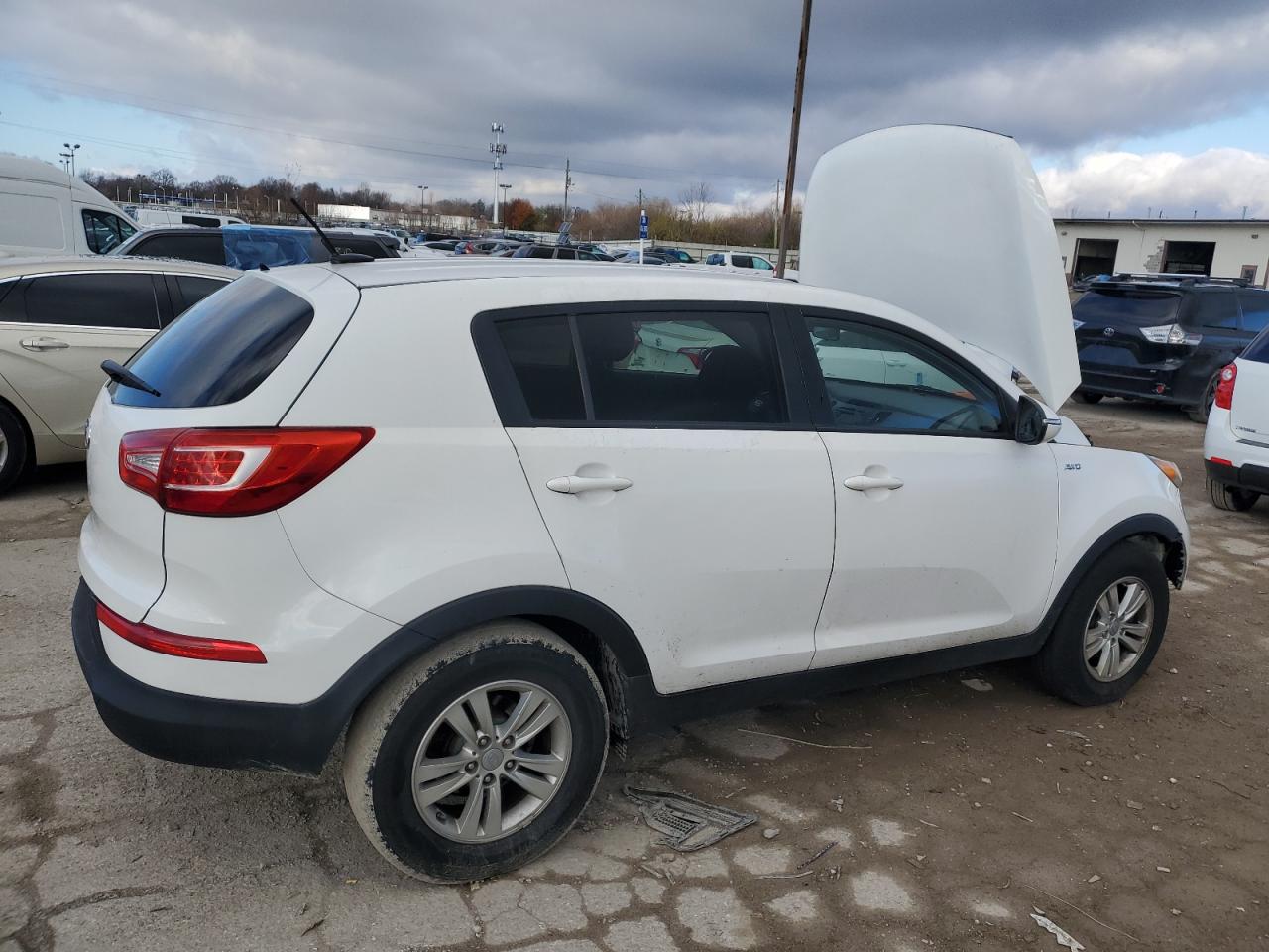 Image 3 of 2011 KIA SPORTAGE LX 2011 with VIN KNDPBCA25B7047576
