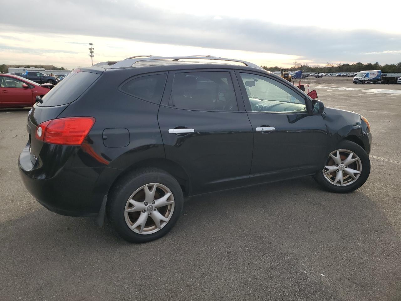 Image 3 of 2010 NISSAN ROGUE S 2010 with VIN JN8AS5MV8AW605825
