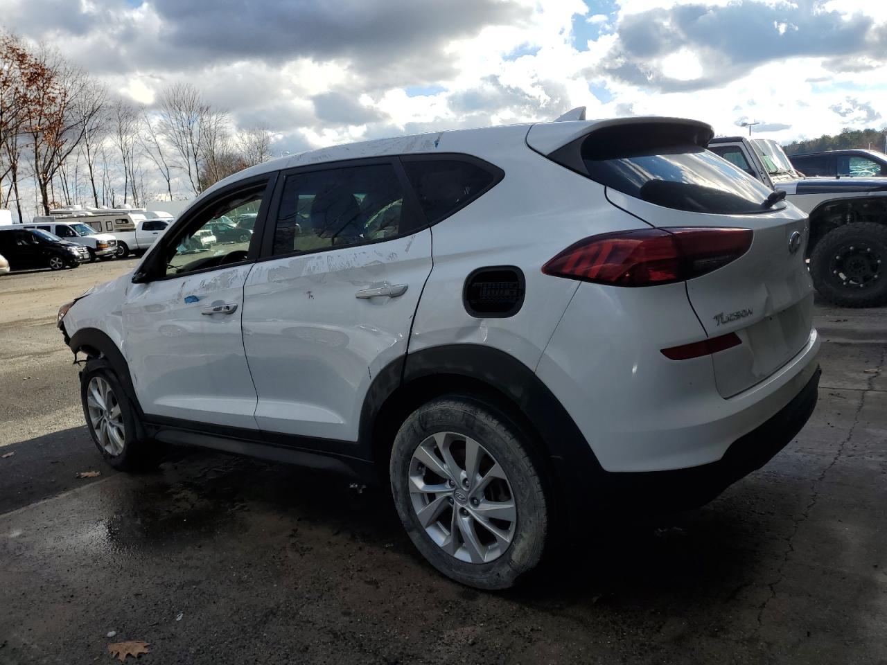 Image 2 of Hyundai Tucson Se 2019 with VIN KM8J23A4XKU946499