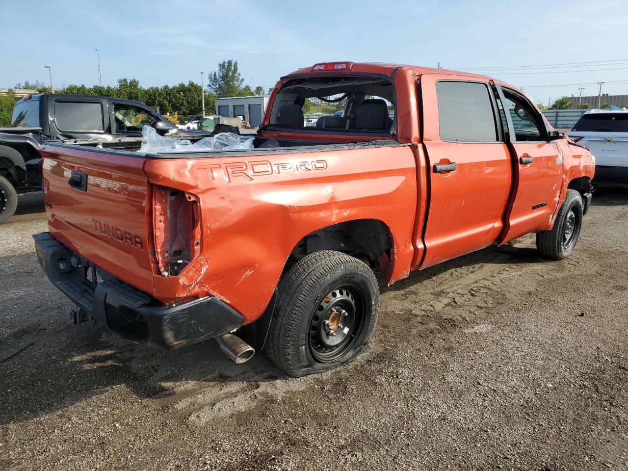 Image 3 of 2015 TOYOTA TUNDRA CREWMAX SR5 2015 with VIN 5TFDW5F11FX455940