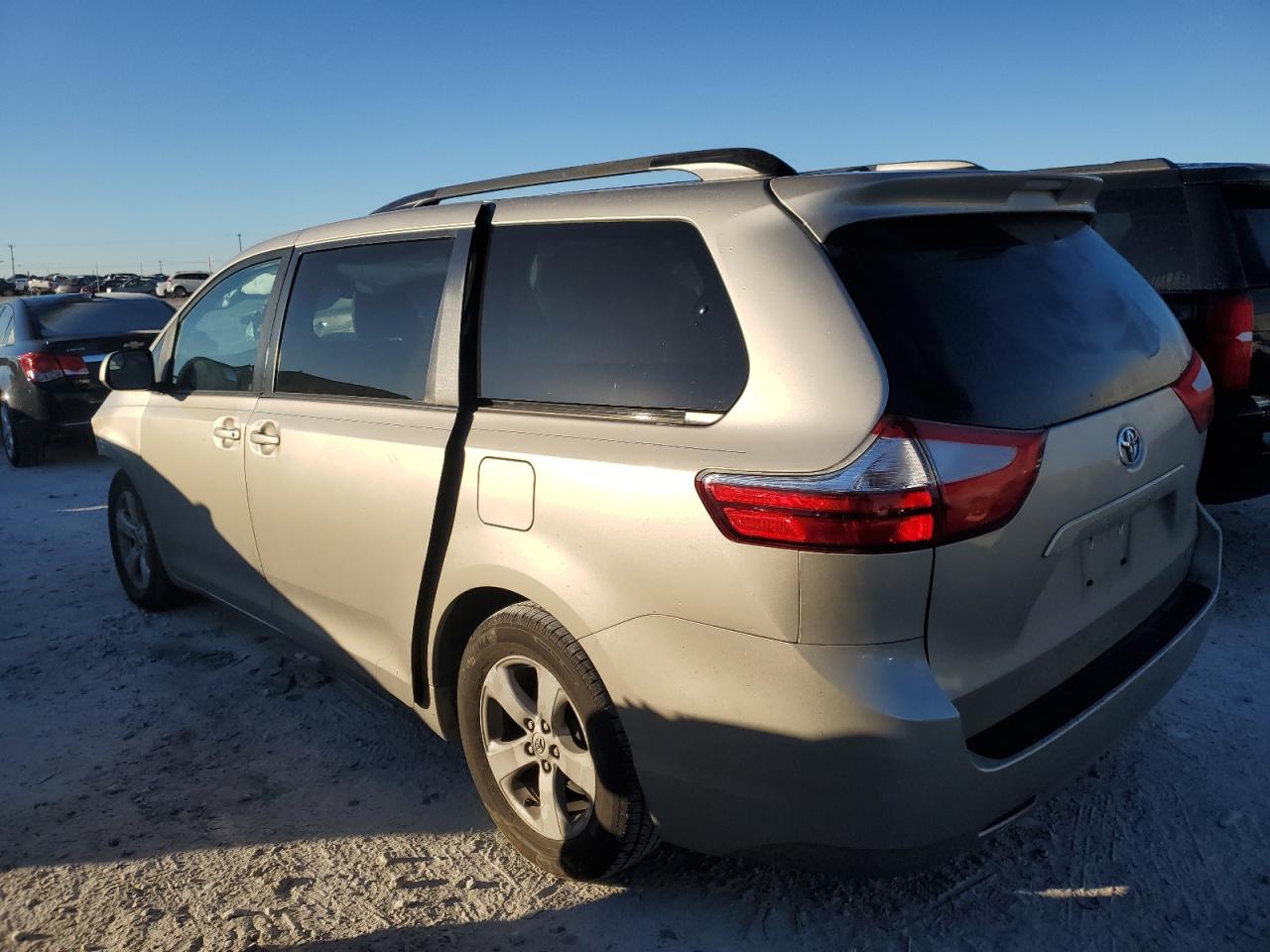 Изображение 2 2016 TOYOTA SIENNA LE 2016 с VIN 5TDKK3DC9GS736967