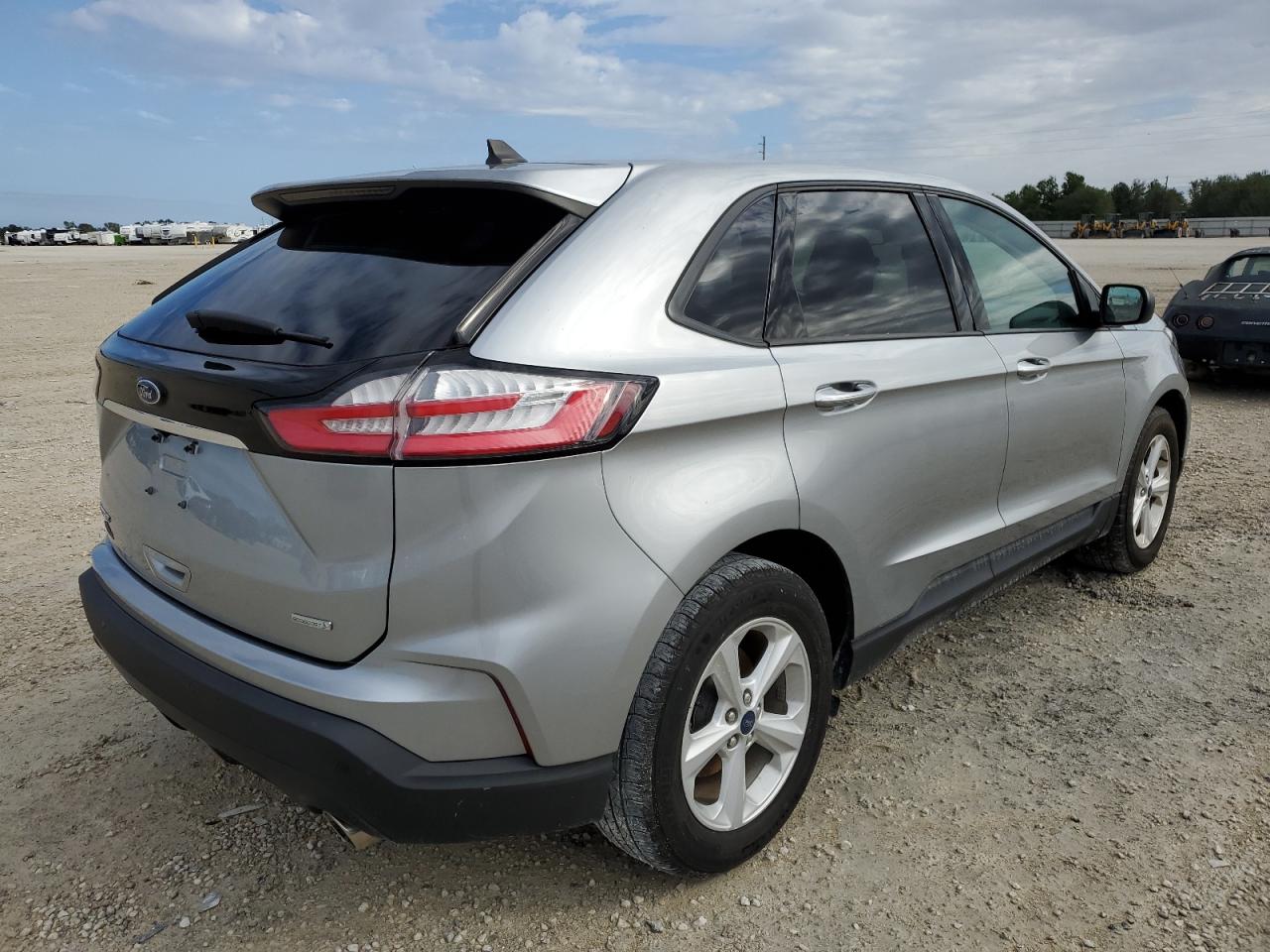 Obraz 3 z 2020 FORD EDGE SE 2020 z VIN 2FMPK3G93LBB04785