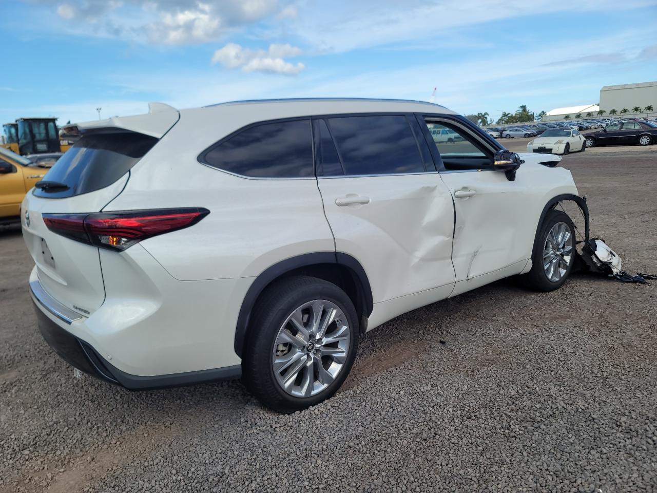 Image 3 of 2020 TOYOTA HIGHLANDER LIMITED 2020 with VIN 5TDYZRAH5LS006671