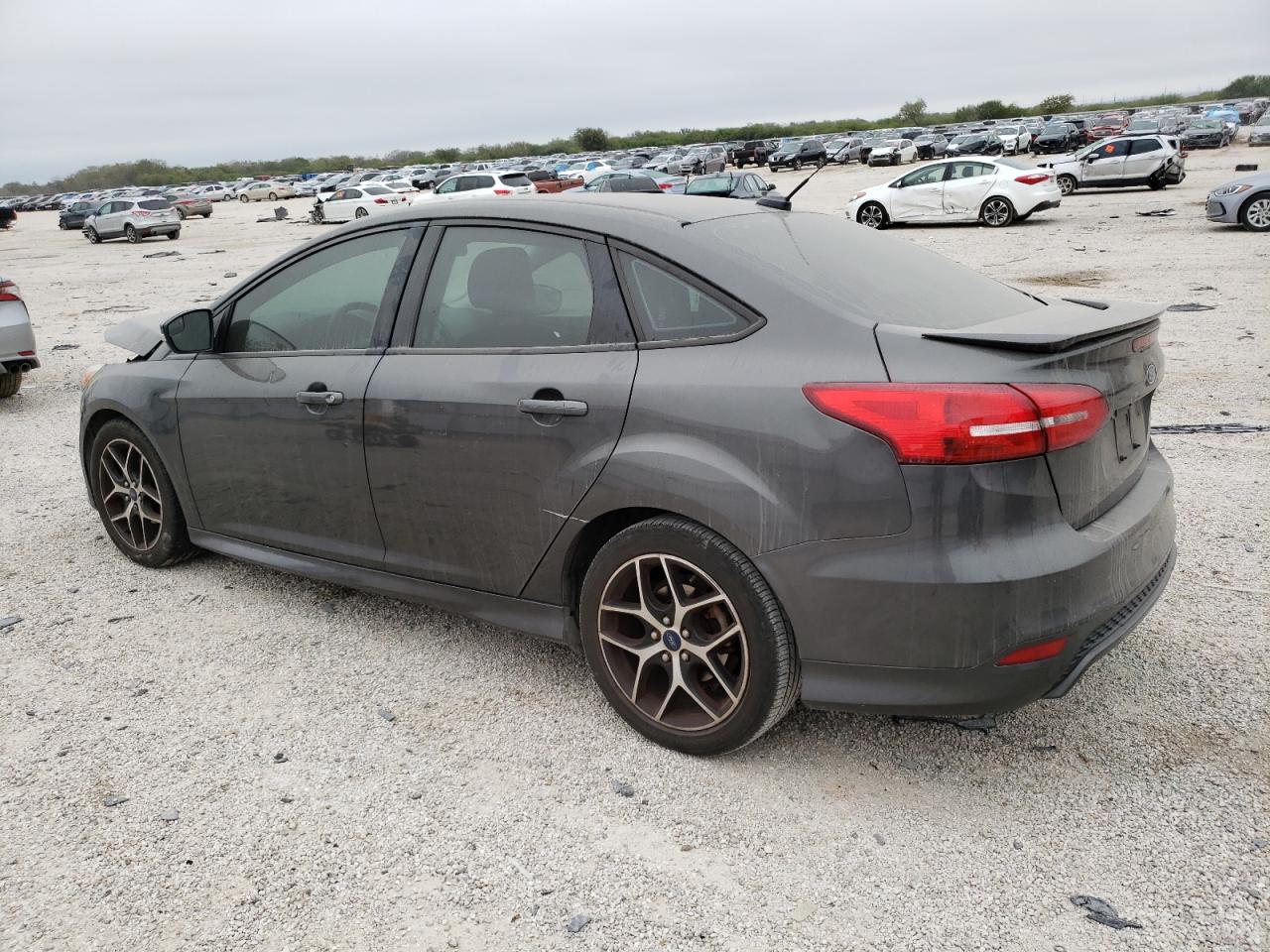 Image 2 of 2015 FORD FOCUS SE 2015 with VIN 1FADP3F28FL340615