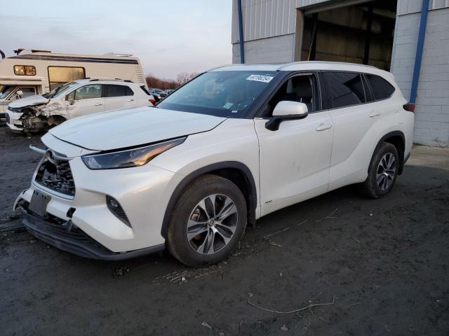 Obraz 1 z 2022 TOYOTA HIGHLANDER HYBRID XLE 2022 z VIN 5TDGBRCHXNS545870