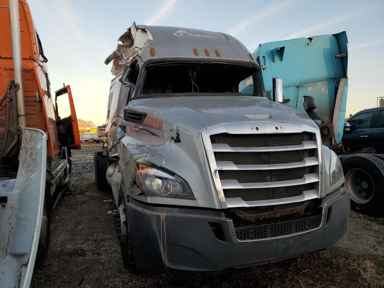 Image 1 of 2019 FREIGHTLINER CASCADIA 126  2019 with VIN 3AKJHHDR4KSKS9185