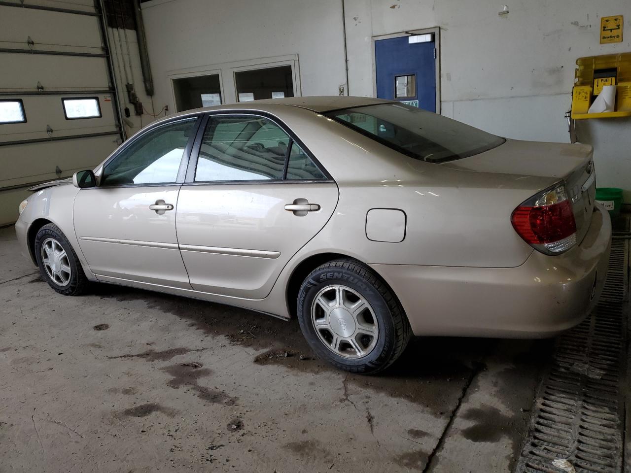 Изображение 2 2005 TOYOTA CAMRY LE 2005 с VIN 4T1BE32K75U385028