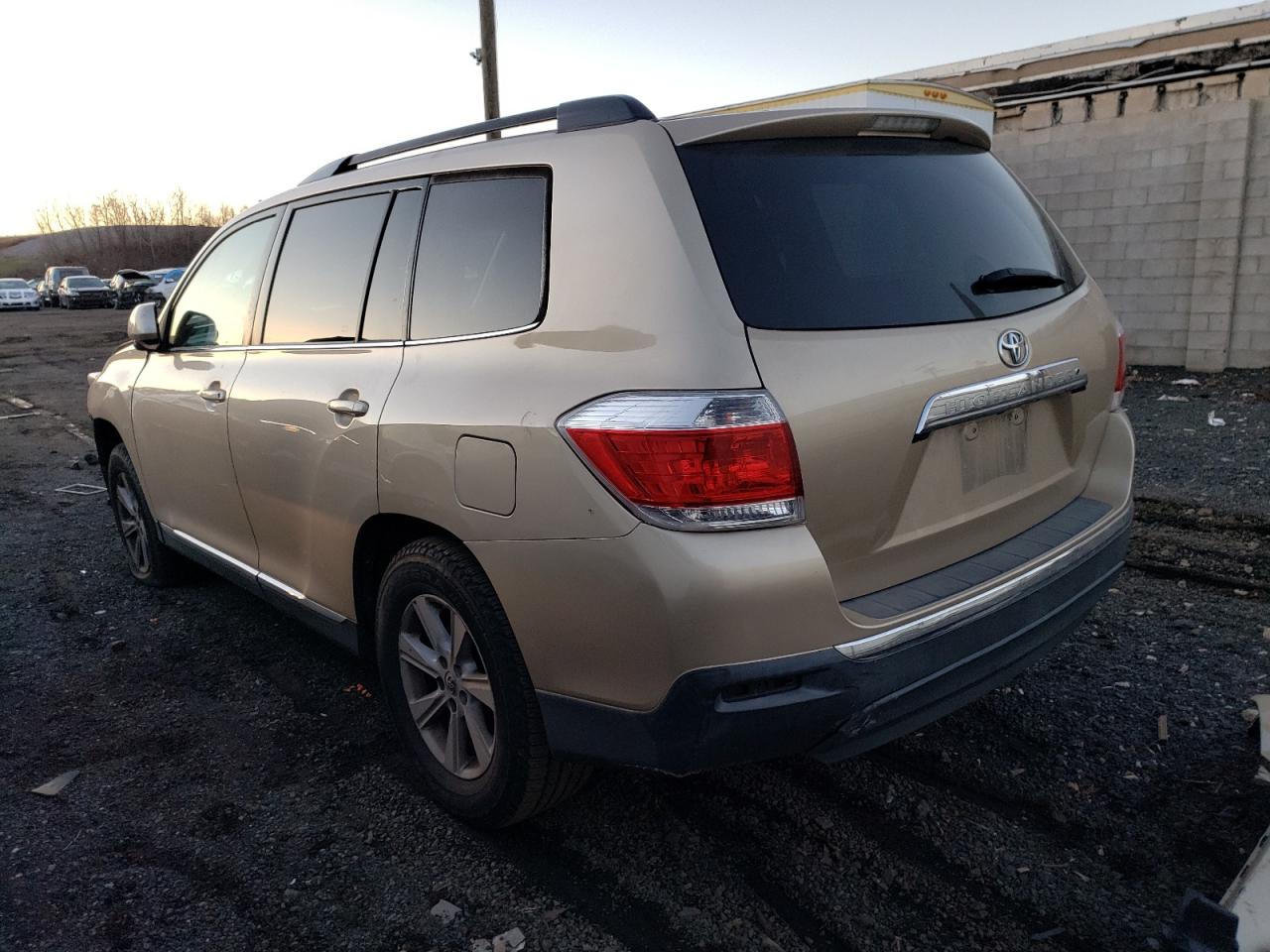 Изображение 2 2012 TOYOTA HIGHLANDER BASE 2012 с VIN 5TDBK3EH4CS165649