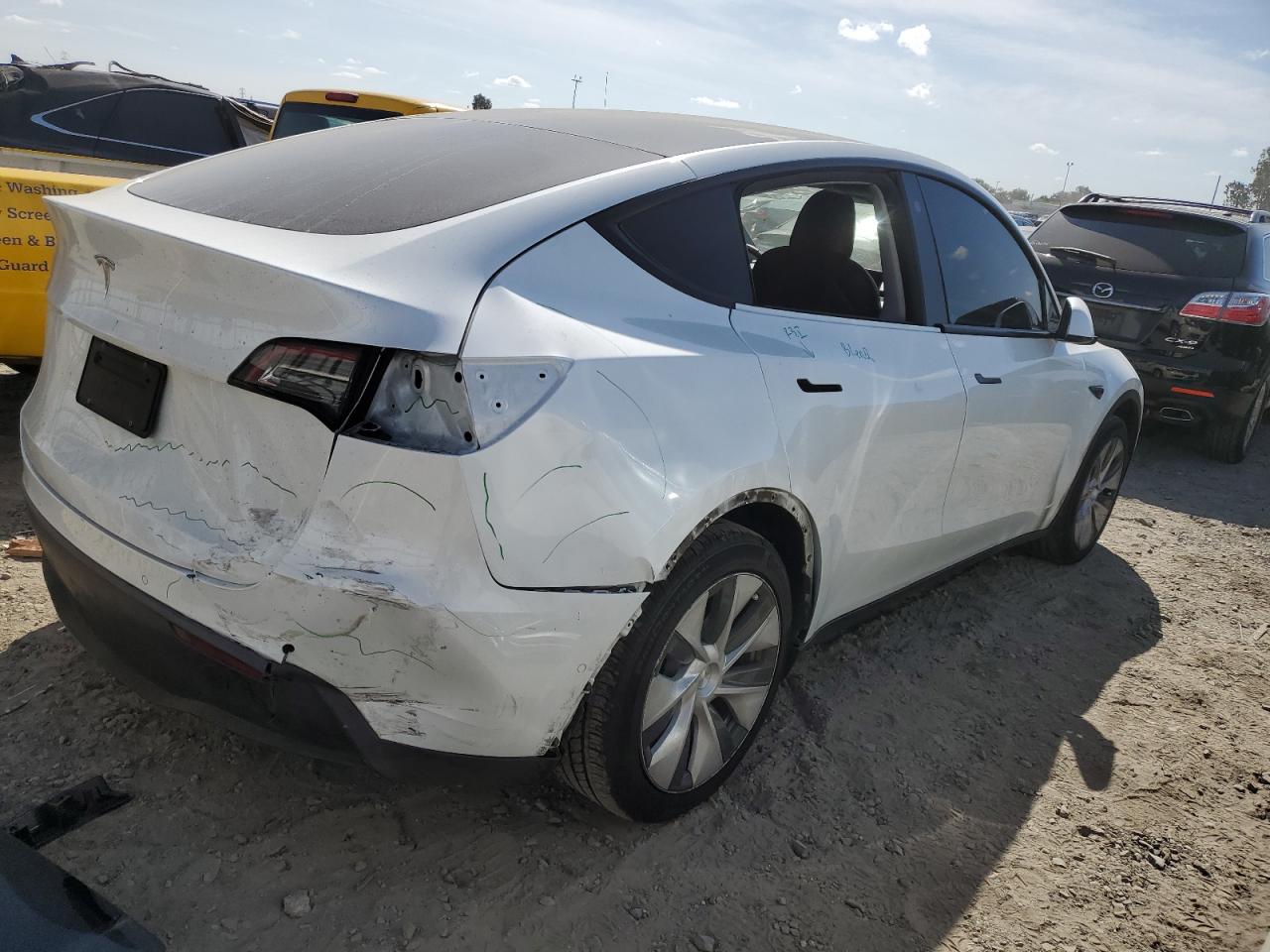 Изображение 3 2021 TESLA MODEL Y  2021 с VIN 5YJYGDED6MF113993