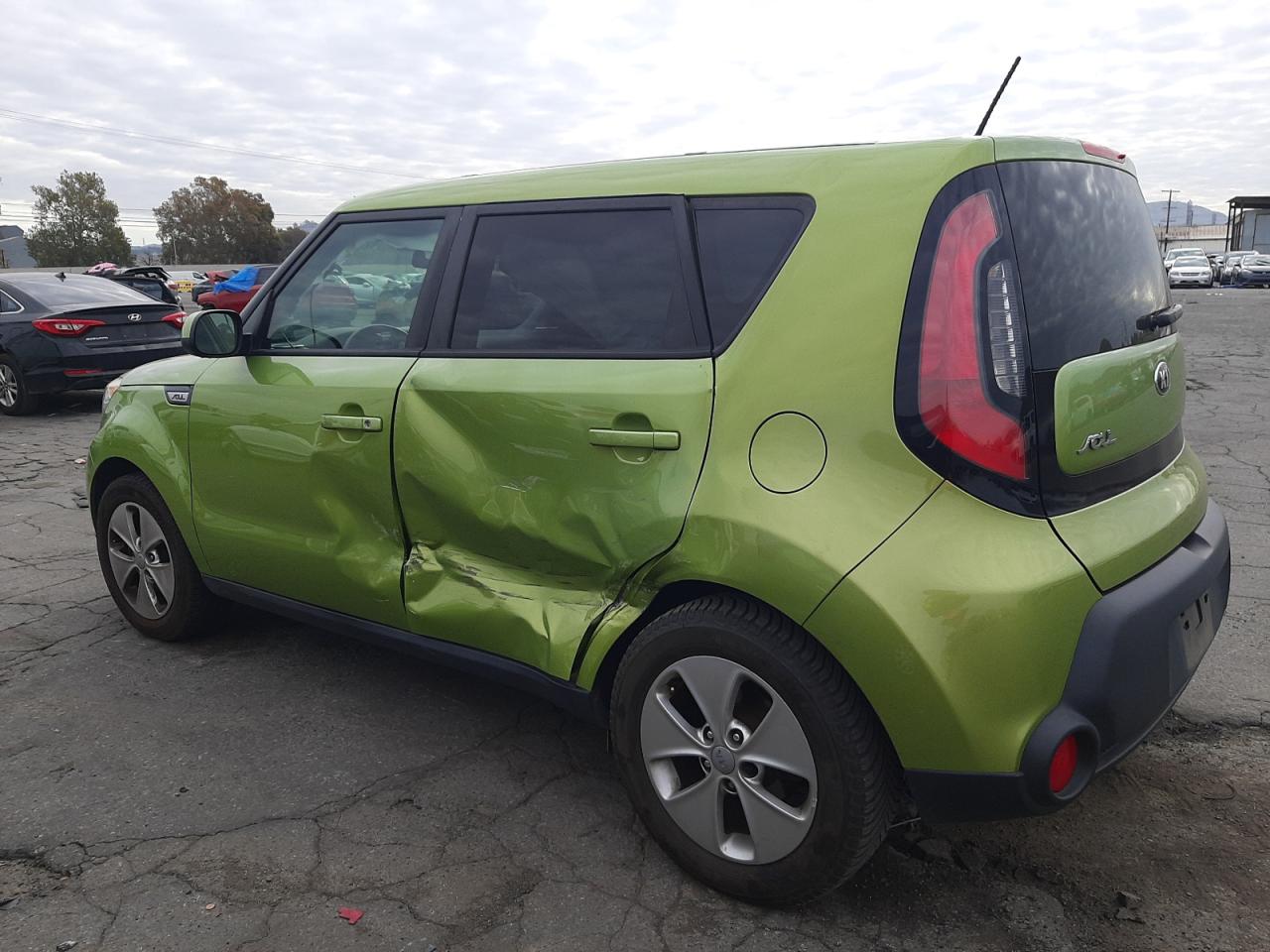 Obraz 2 z 2016 KIA SOUL  2016 z VIN KNDJN2A22G7818851