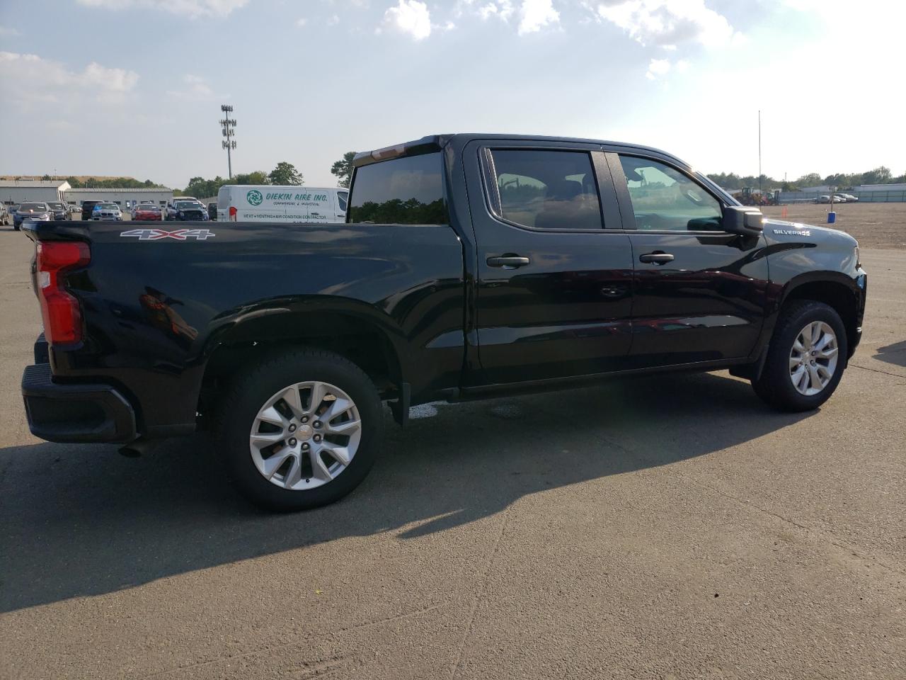 Obraz 3 z 2022 CHEVROLET SILVERADO LTD K1500 CUSTOM 2022 z VIN 1GCPYBEK7NZ135041