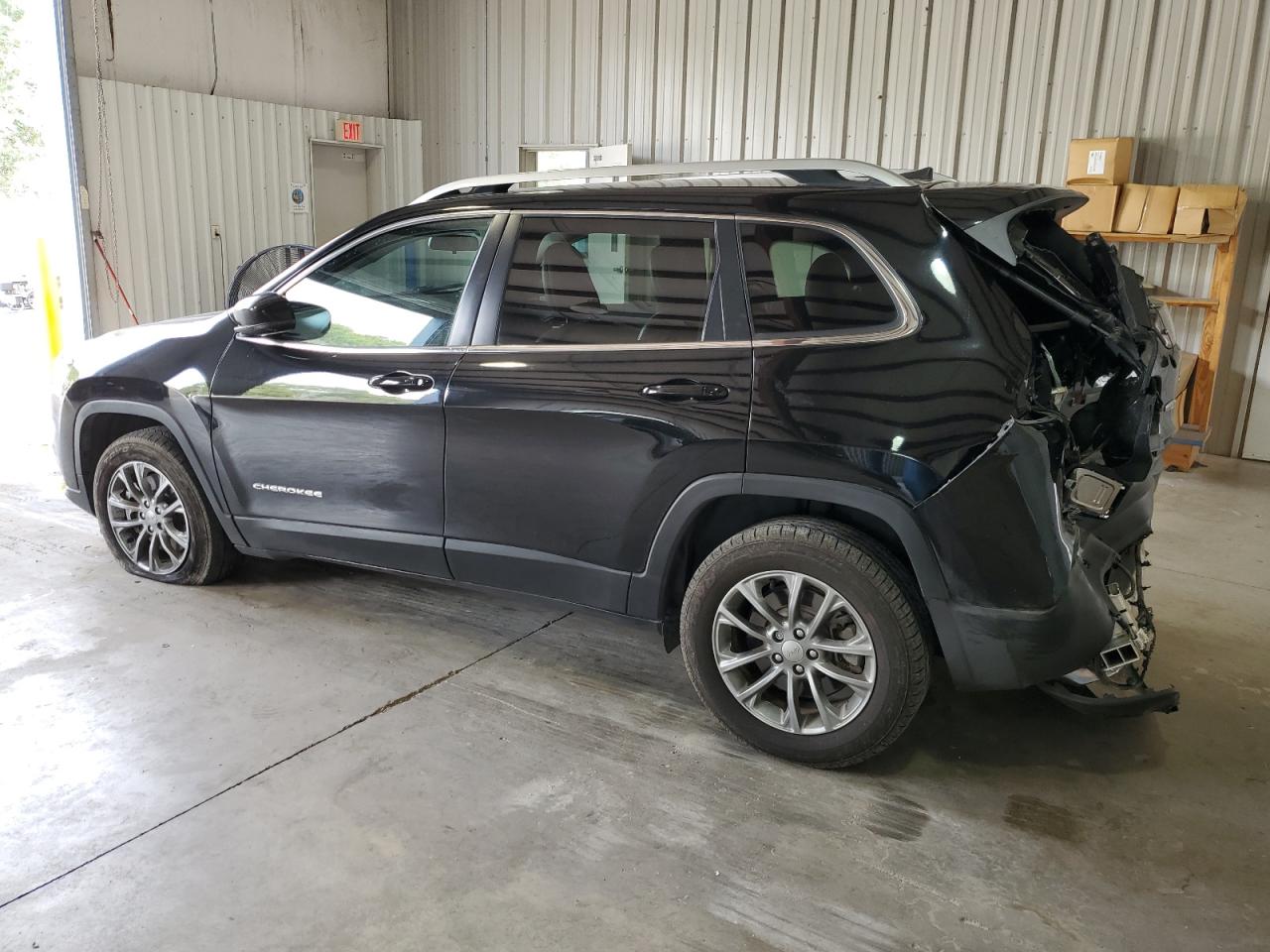 Изображение 2 2019 JEEP CHEROKEE LATITUDE PLUS 2019 с VIN 1C4PJLLX0KD470272