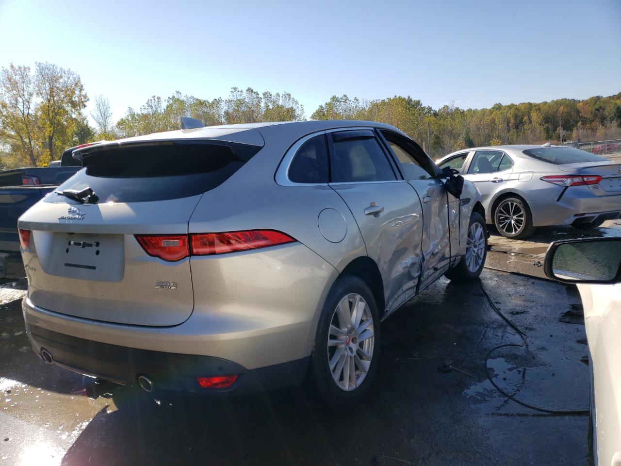 Изображение 3 Jaguar F-Pace Prestige 2017 с VIN SADCK2BV5HA088128