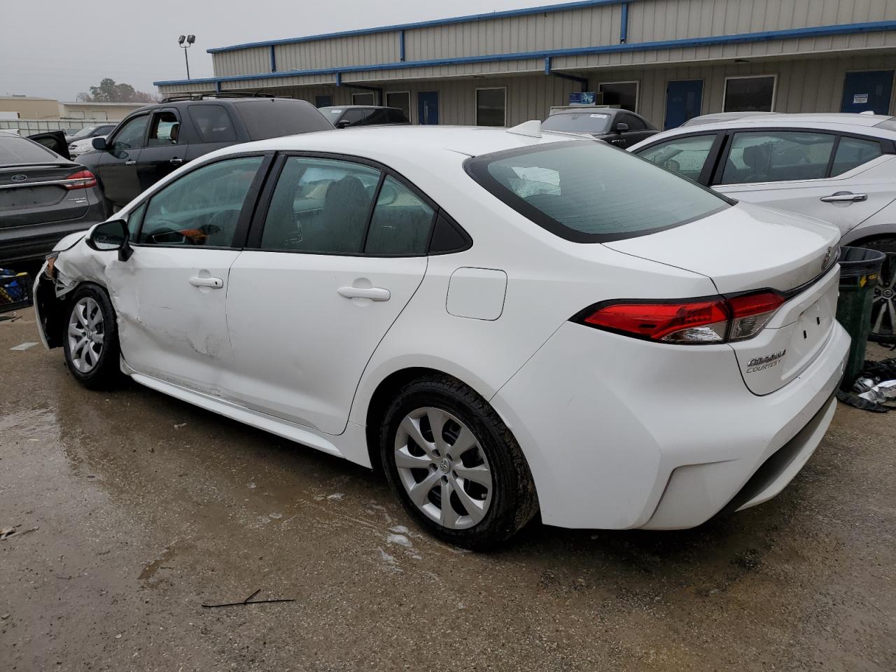 Image 2 of 2021 TOYOTA COROLLA LE 2021 with VIN 5YFEPMAE6MP198629