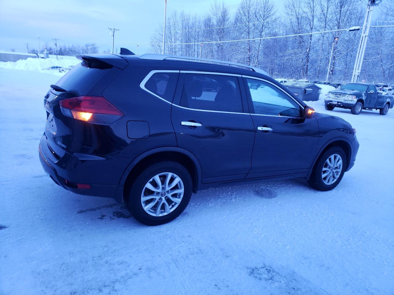 Image 3 of 2018 NISSAN ROGUE S 2018 with VIN JN8AT2MV5JW306742