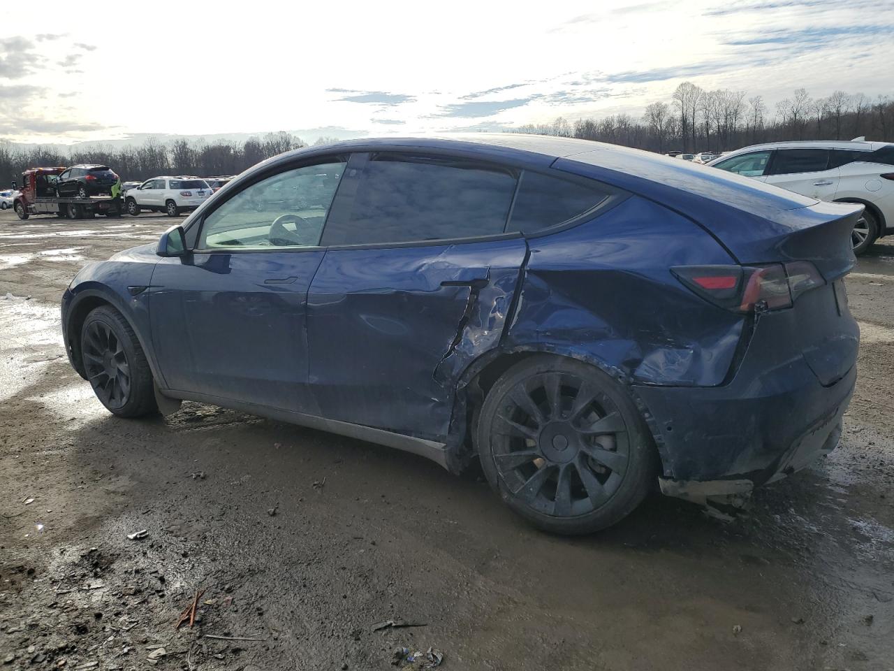 Изображение 2 2021 TESLA MODEL Y  2021 с VIN 5YJYGDEE0MF242109