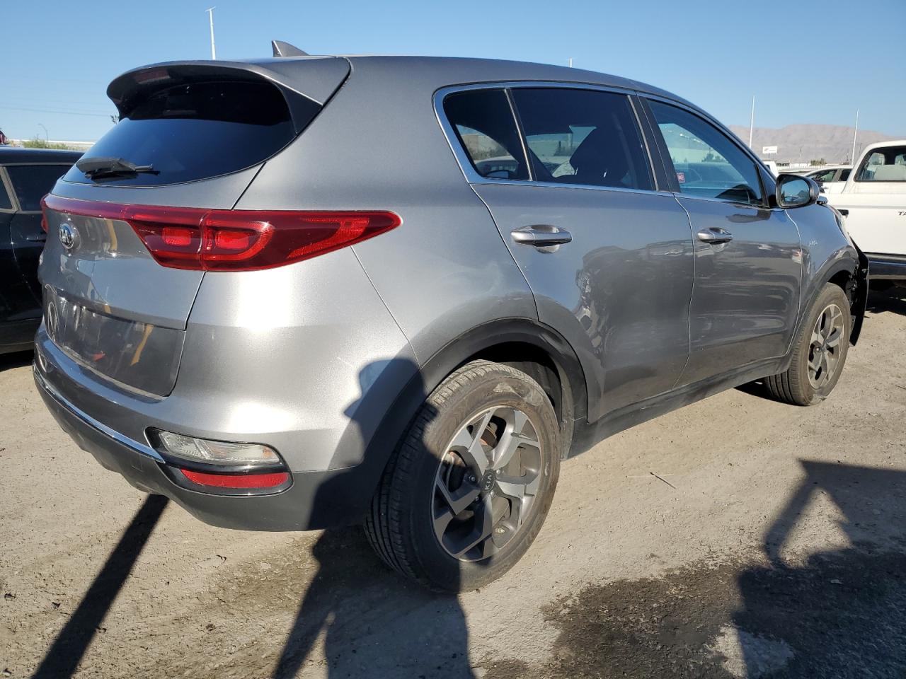 Изображение 3 2022 KIA SPORTAGE LX 2022 с VIN KNDPMCAC6N7998506