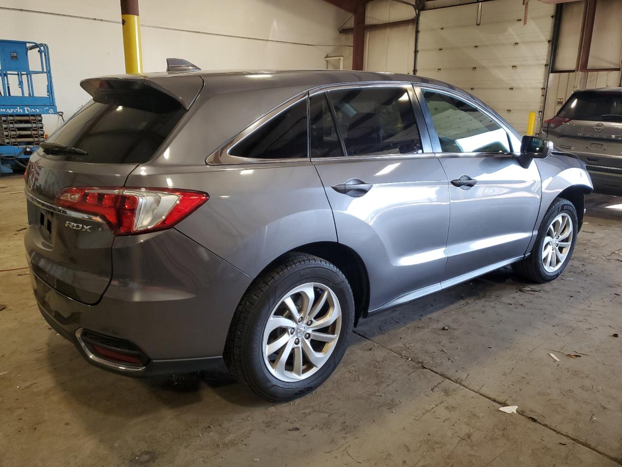 Image 3 of Acura Rdx Technology 2017 with VIN 5J8TB3H58HL020419