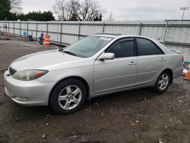 Obraz 1 z 2003 TOYOTA CAMRY LE 2003 z VIN 4T1BF30K83U050843