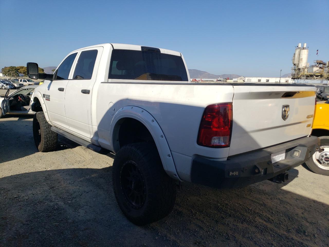 Image 2 of 2017 RAM 2500 ST 2017 with VIN 3C6UR5CLXHG519341