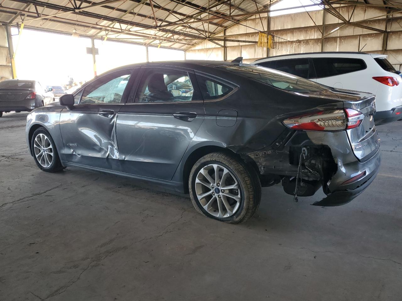 Image 2 of 2019 FORD FUSION SE 2019 with VIN 3FA6P0LU9KR106685