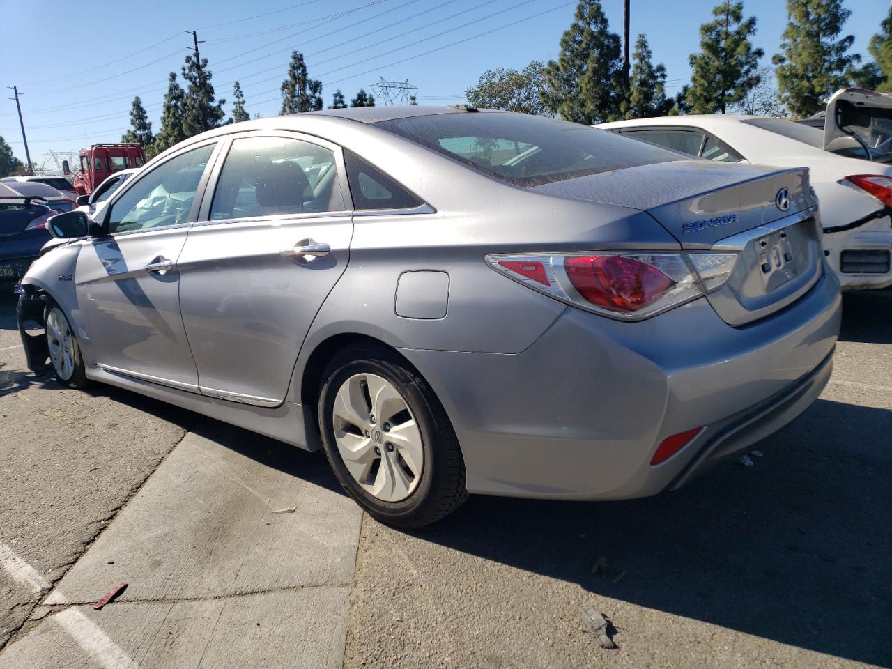 Image 2 of 2015 HYUNDAI SONATA HYBRID 2015 with VIN KMHEC4A43FA133128