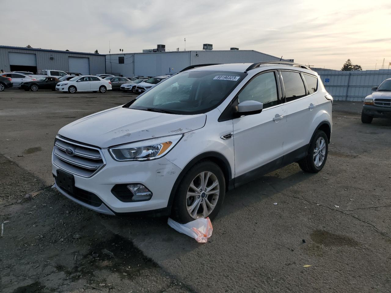 Изображение 1 2018 FORD ESCAPE SE 2018 с VIN 1FMCU9GD2JUA24658