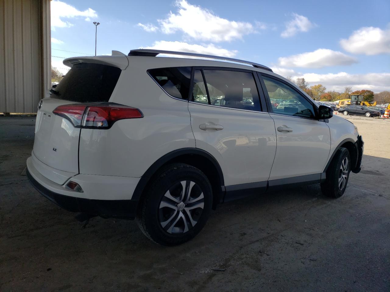 Image 3 of 2016 TOYOTA RAV4 LE 2016 with VIN JTMZFREV6GJ063977