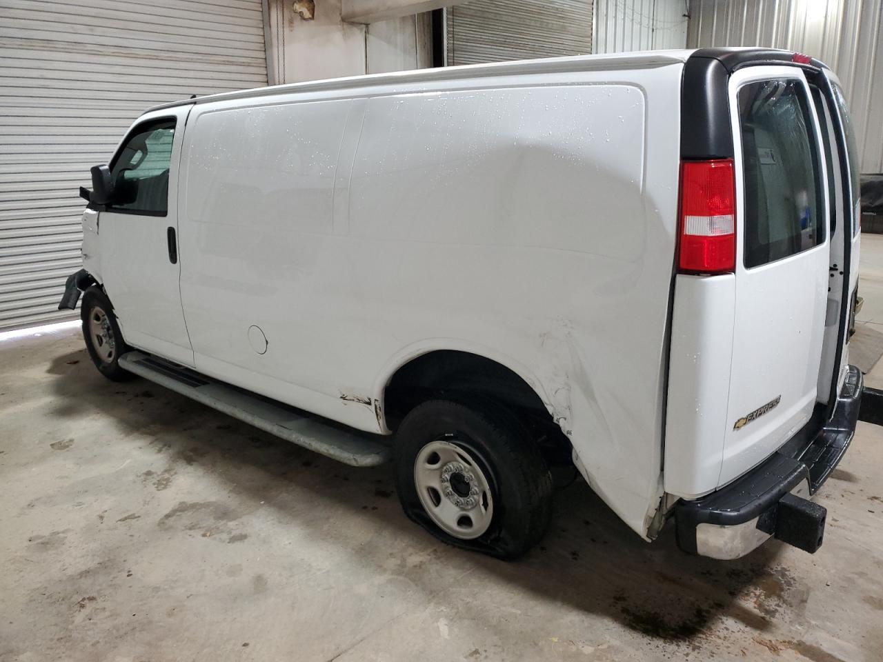 Image 2 of 2022 CHEVROLET EXPRESS G2500  2022 with VIN 1GCWGAF7XN1268670