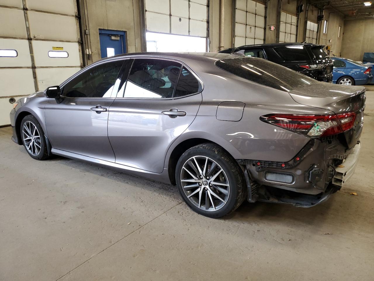 Изображение 2 2021 TOYOTA CAMRY XLE 2021 с VIN 4T1F11BK7MU028755