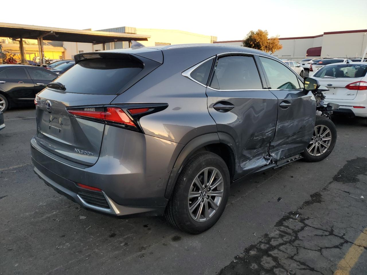 Изображение 3 2021 LEXUS NX 300H BASE 2021 с VIN JTJDJRDZ5M2164668