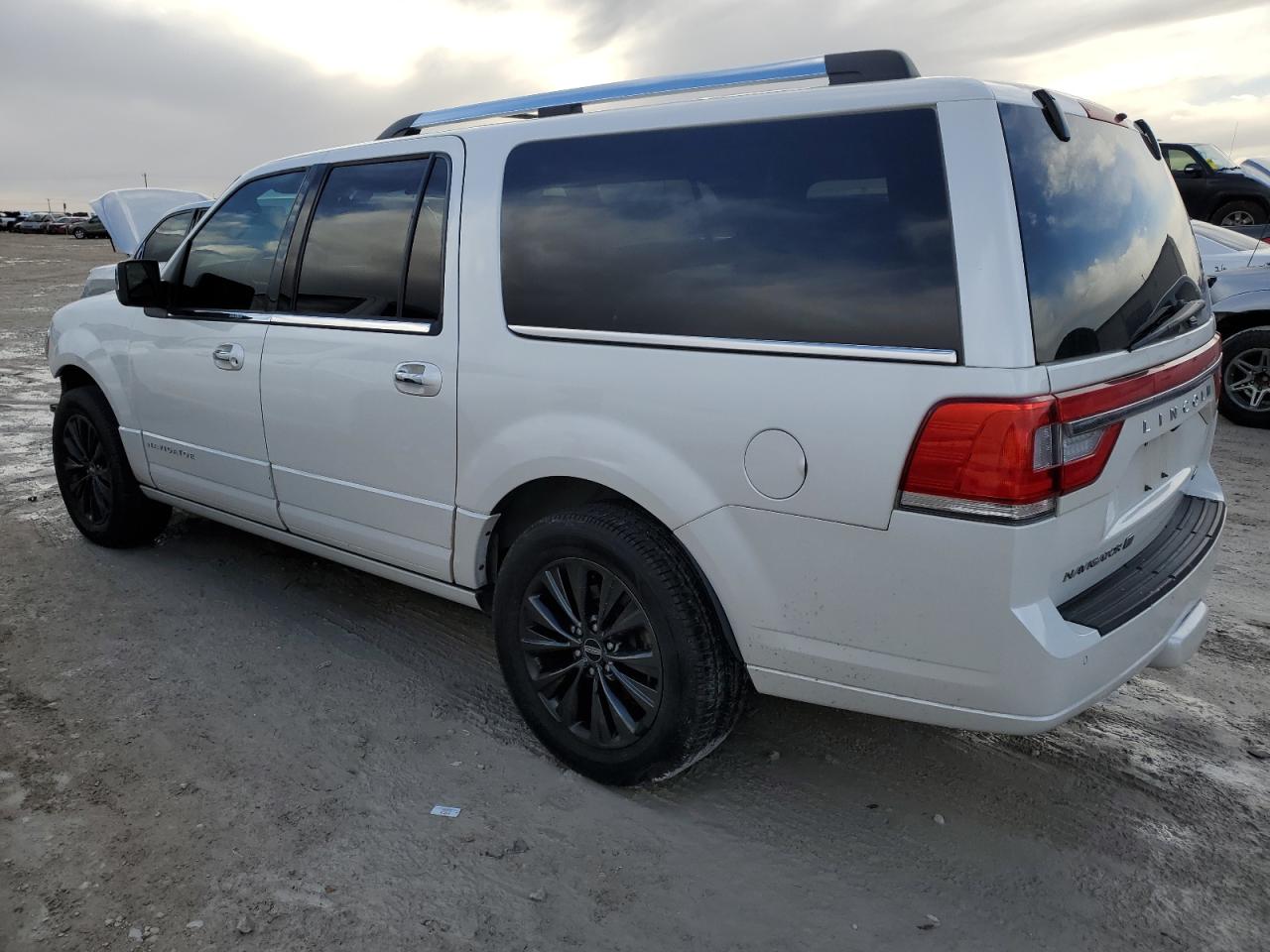 Obraz 2 z 2015 LINCOLN NAVIGATOR L 2015 z VIN 5LMJJ3HT3FEJ00924