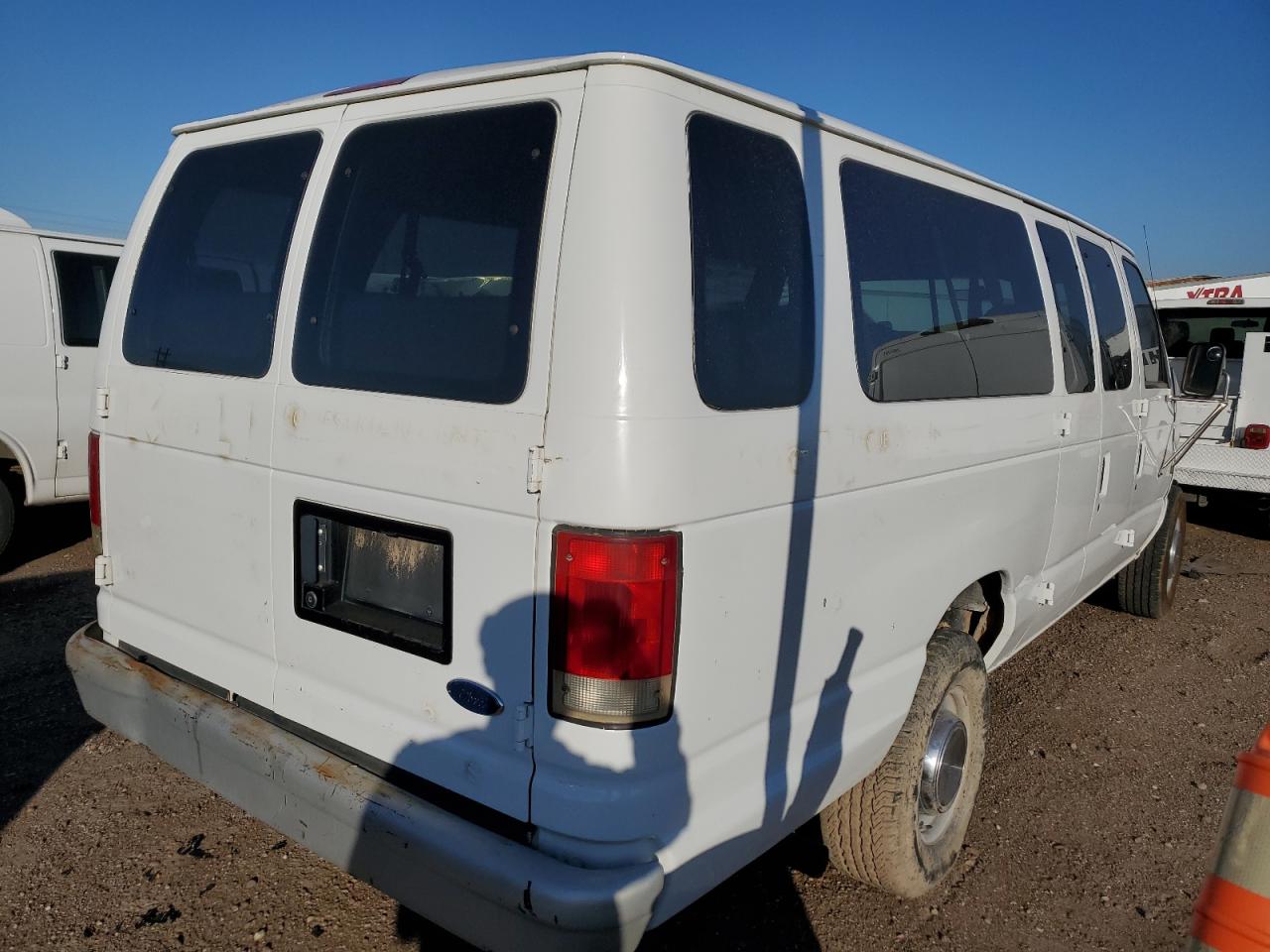 Image 3 of 2002 FORD ECONOLINE E350 SUPER DUTY WAGON 2002 with VIN 1FBSS31LX2HA86987